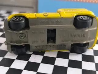 Renault 4L Majorette Amarillo