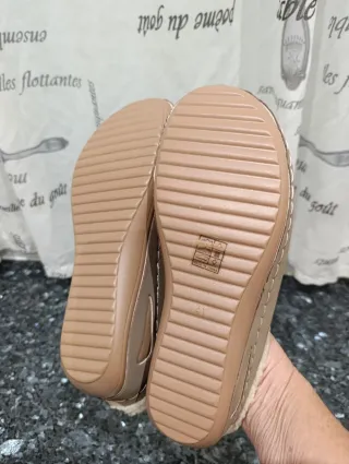 Zapatillas de casa beige y marrón