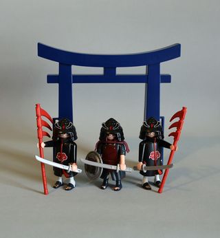 Playmobil 3 Guerreros Samurai Con Puerta Torii