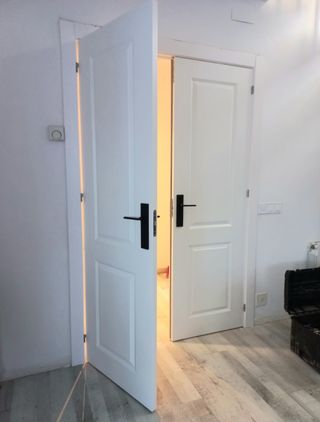 MONTADOR E INSTALADOR DE PUERTAS