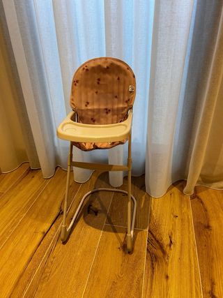 Carrito de muñecas y trona a juego