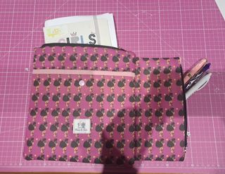 Estuche y porta libreta.