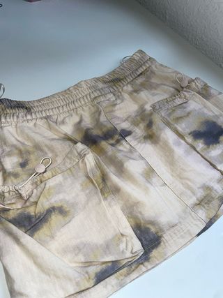 Falda Zara cargo beige y gris con bolsillos