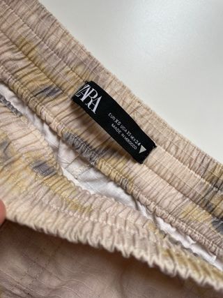 Falda Zara cargo beige y gris con bolsillos