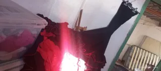 Bata de cola flamenca negra y roja