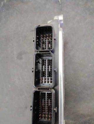 Renault 223528 0281015798 centralita motor megane