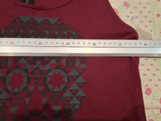 Camiseta larga calavera geométrica cremallera