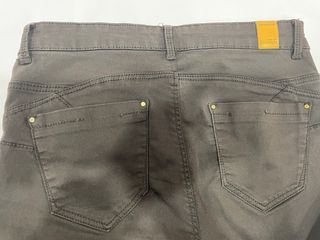 Pantalón marrón Stradivarius