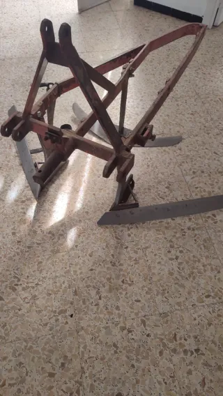 Arados de vertedera y cuchillas