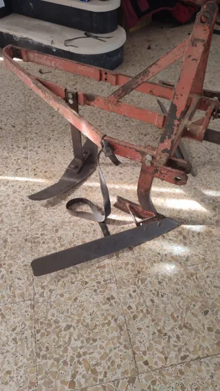 Arados de vertedera y cuchillas