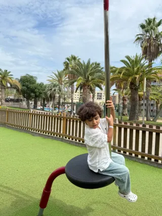 Niñera y cuidadora a domisilio