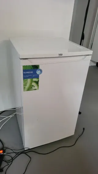 Mini nevera Beko averiada