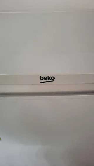 Mini nevera Beko averiada