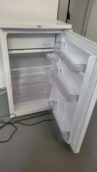 Mini nevera Beko averiada