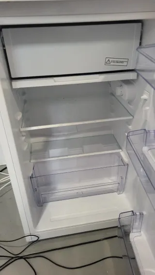 Mini nevera Beko averiada