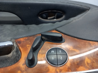 GUARNECIDO PUERTA DELANTERA DERECHA MERCEDES-BENZ