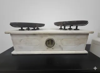 Balanza comercial antigua de mármol 1900-1950