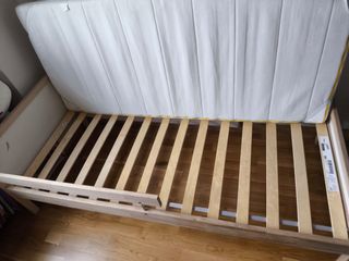Cama infantil de madera Colchón aparte 8€