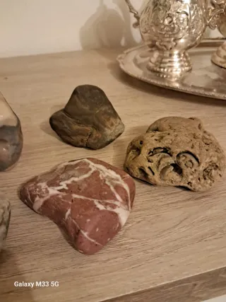 Collezione di 6 sassi decorativi