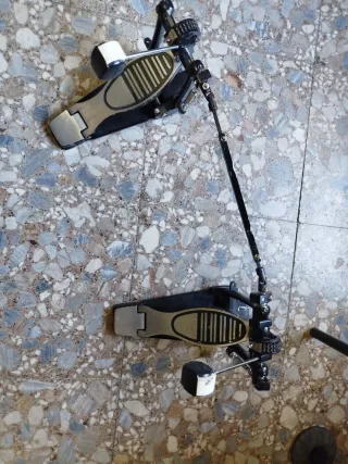 Pedal doble Bombo