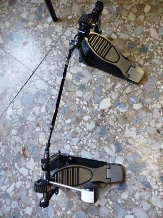 Pedal doble Bombo
