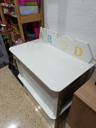 Baúl de madera infantil con letras