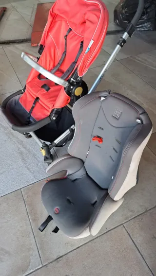 Cochecito de bebé rojo