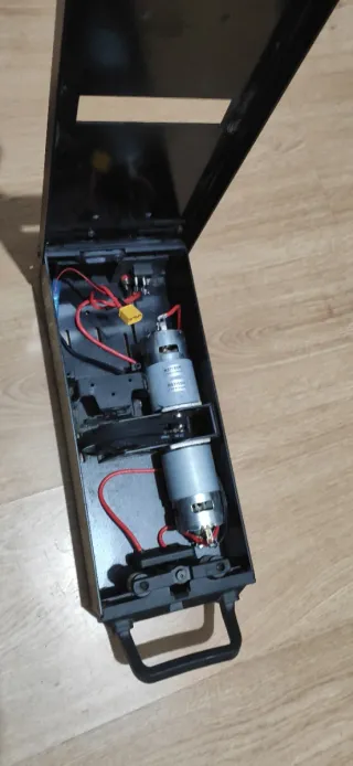 Caixa de arranque Ultimate + Carregador SKYRC