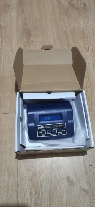 Caixa de arranque Ultimate + Carregador SKYRC