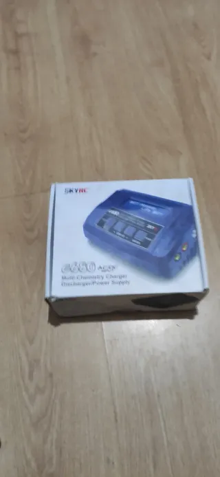 Caixa de arranque Ultimate + Carregador SKYRC