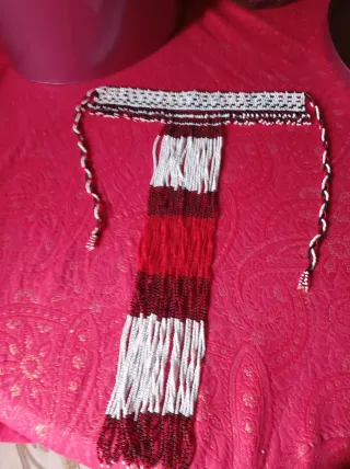 Collana corallo e perline rosse e bianche