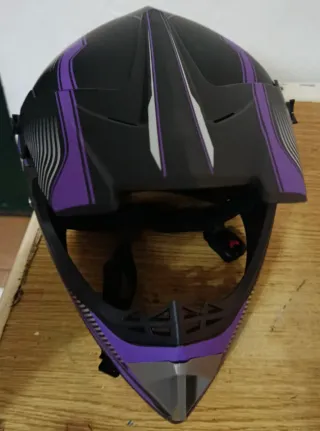 Casco Moto Cross Negro y Morado Talla M grandesita