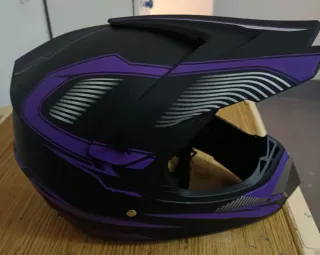 Casco Moto Cross Negro y Morado Talla M grandesita