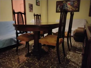 Se regalan Mesa redonda madera y 4 sillas + 2 sofá