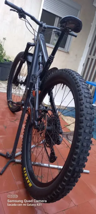 Bicicleta Eléctrica MTB Negra