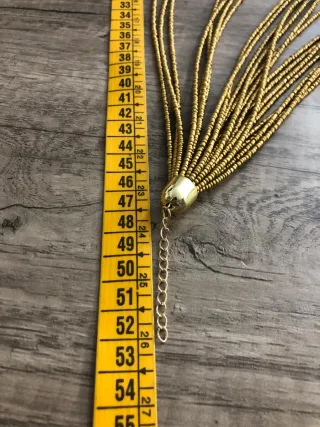 Collar y pendientes dorado multicapas