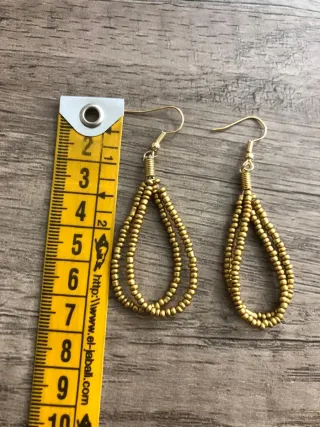 Collar y pendientes dorado multicapas