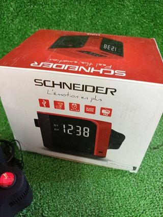 Radio Despertador Proyector Schneider Luna Rojo