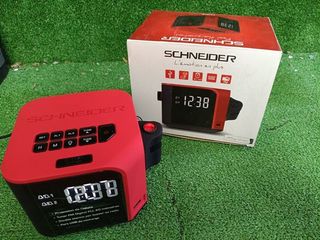 Radio Despertador Proyector Schneider Luna Rojo