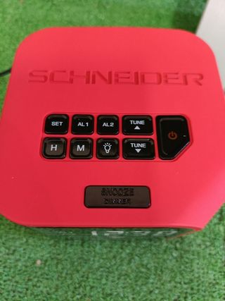 Radio Despertador Proyector Schneider Luna Rojo