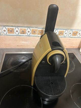 Cafetera Nespresso Krups Beige