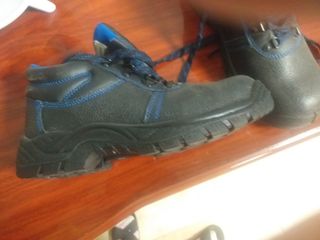 Botas de seguridad negras y azules