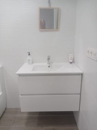 Mueble de baño blanco