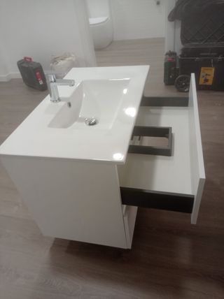 Mueble de baño blanco