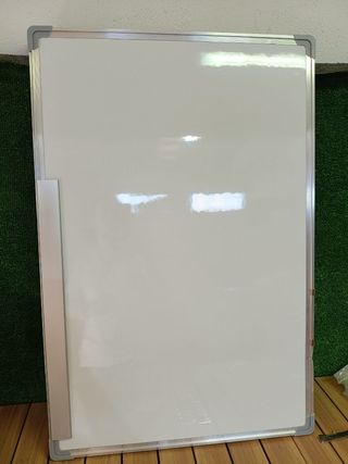 Pizarra blanca con bandeja para rotuladores 90x60