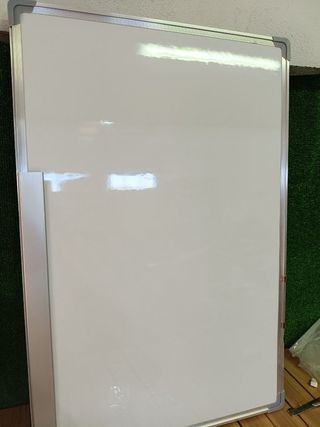 Pizarra blanca con bandeja para rotuladores 90x60