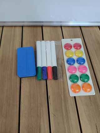 Pizarra blanca con bandeja para rotuladores 90x60