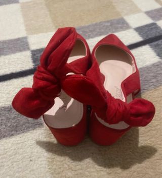 Tacones terciopelo rojos con lazo
