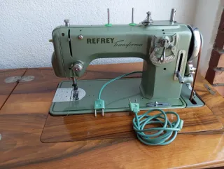 Máquina de coser Refrey Transforma