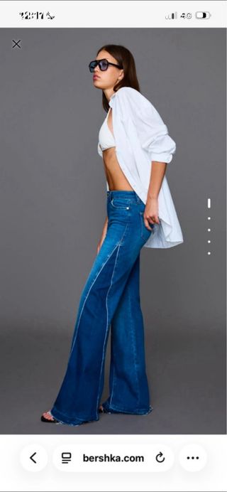 Pantalón flare con contraste